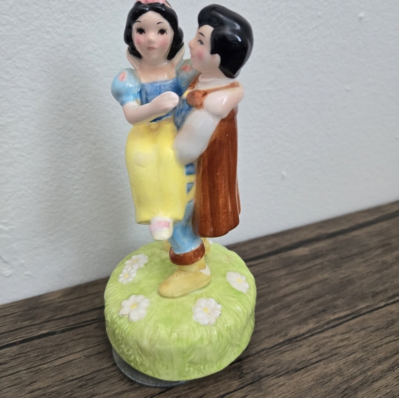 Rare VTG 70-80 Walt Disney Snow White Princes Charming Music Box Limited Edition - Picture 1 of 6